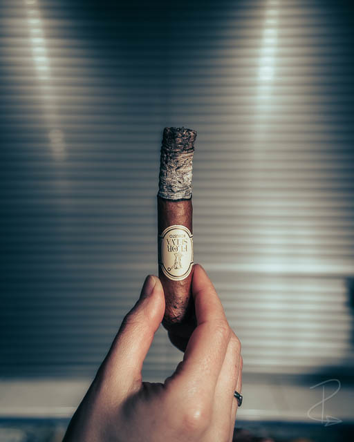 perfect ash from the Flor de Selva robusto cigar